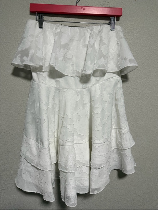 Lulus Dresses & Skirts - Lulus White Floral Jacquard strapless Ruffle Dress Size Large Feminine